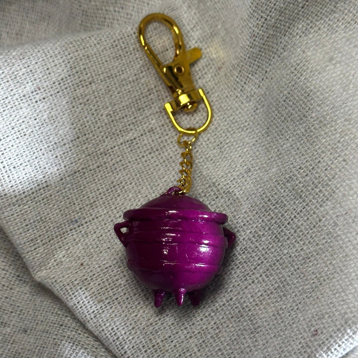 Magenta potjie pot keyrchain for south africans made from polymer clay