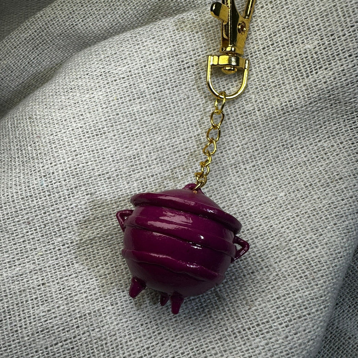 Glossy magenta potjie pot keyring with gold or silver keychain and hook handsculpted out of polymer clay